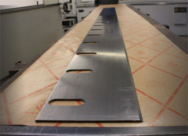Scraper knife for drum dyer
